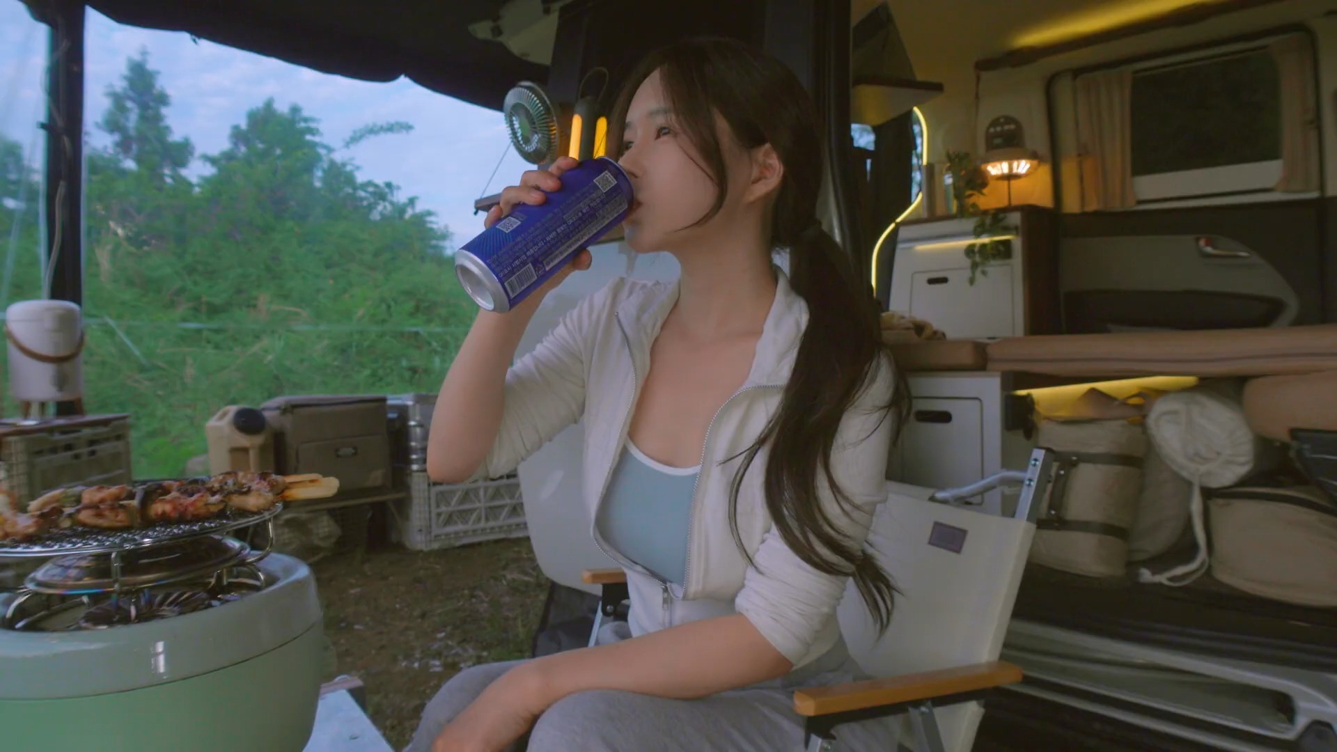 驴友违规穿越落水失踪  队友不等救援继续行程引争议